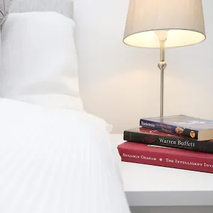Premium Guesthouse, Fast Wi-fi, Street Free Parking, Central, Fully Equipped Pensión