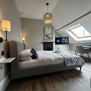 Bed & Breakfast Number One Hundred