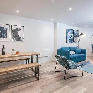 Apartment New In Centre & Close To Stadiums
